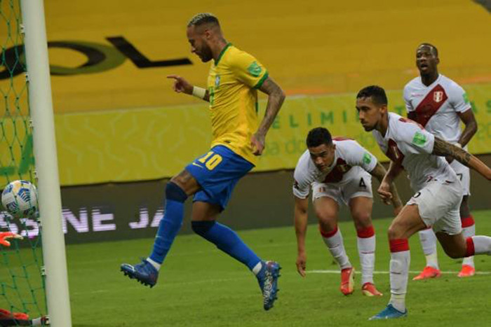 Neymar ghi bàn ấn định chiến thắng cho Brazil.
