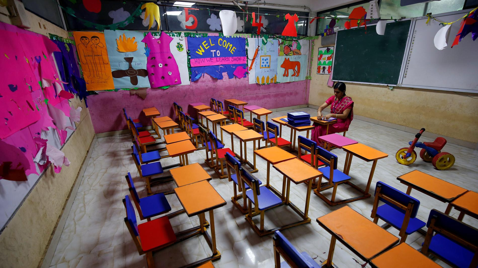 Các trường học ở Ấn Độ buộc phải đóng cửa do diễn biến căng thẳng của đại dịch Covid-19 hồi đầu năm. Ảnh Quartz India 