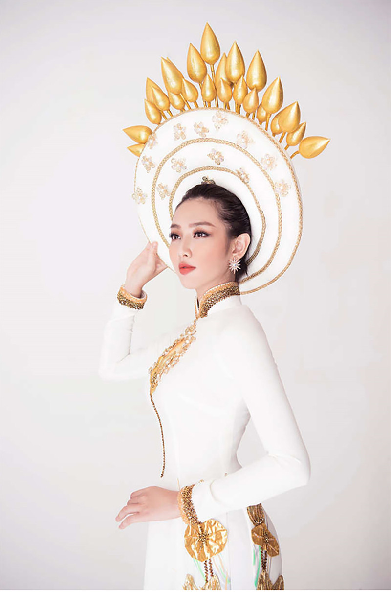 Thuỳ Tiên từng mặc áo dài trong phần thi trang phục dân tộc tại Miss International 2018.