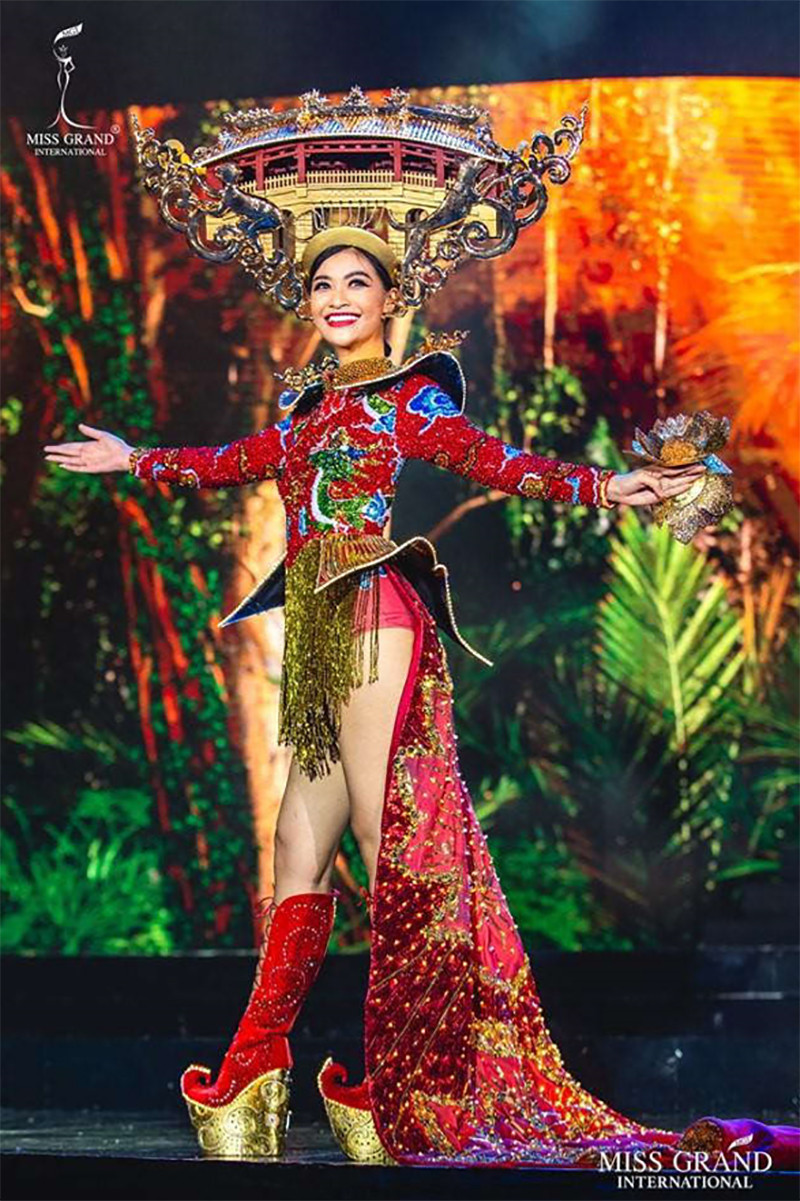 Trang phục dân tộc của Kiều Loan tại Miss Grand 2019.