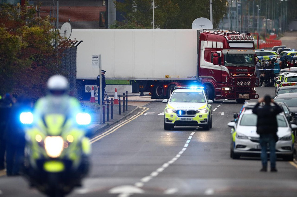 Ngày 23/10/2019, cảnh sát hạt Essex (Anh) phát hiện 39 thi thể trong xe container ở một khu công nghiệp địa phương sau khi xe tải này chạy từ Bỉ sang Anh.