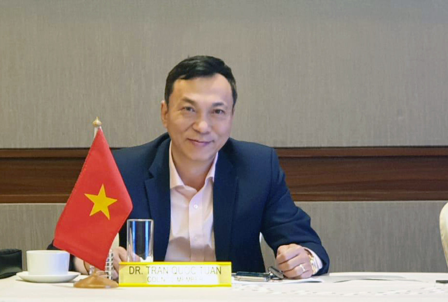 Ông Trần Quốc Tuấn – Phó Chủ tịch VFF ký quyết định hủy V-League 2021.