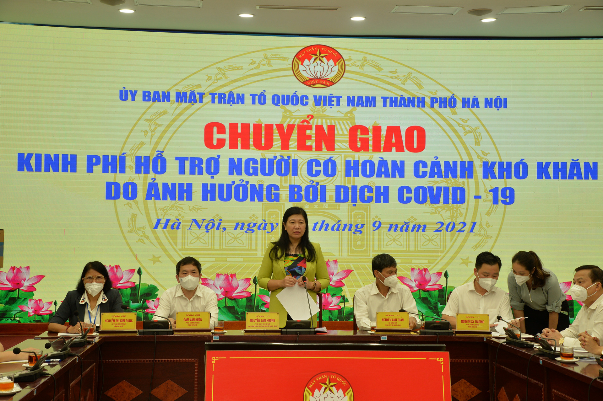 Bà Nguyễn Lan Hương phát biểu tại buổi tiếp nhận. 