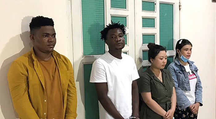 Các đối tượng bị truy tố (từ trái qua): Diallo Micheal; Agada Samuel; Cáp Xuân Thùy và Bùi Thị Nghi. Ảnh: CTV.