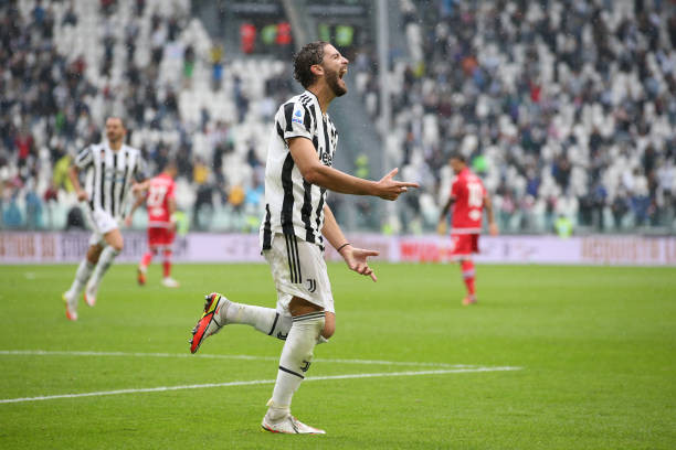 Locatelli ghi bàn thứ 3 cho Juventus.