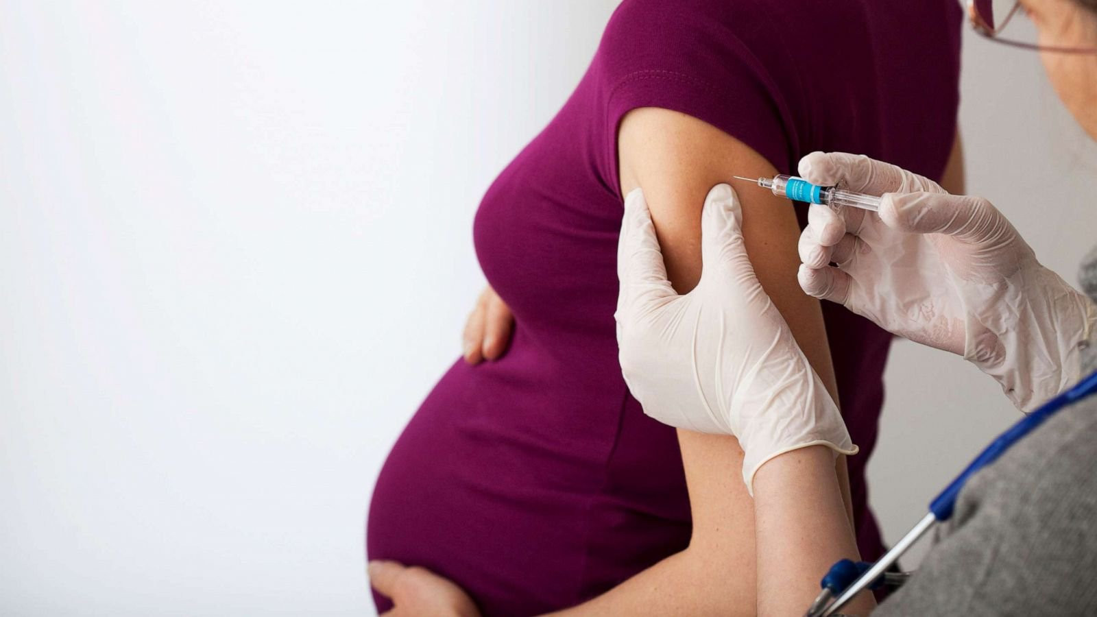 TP HCM vừa triển khai tiêm vaccine phòng Covid-19 cho phụ nữ mang thai.