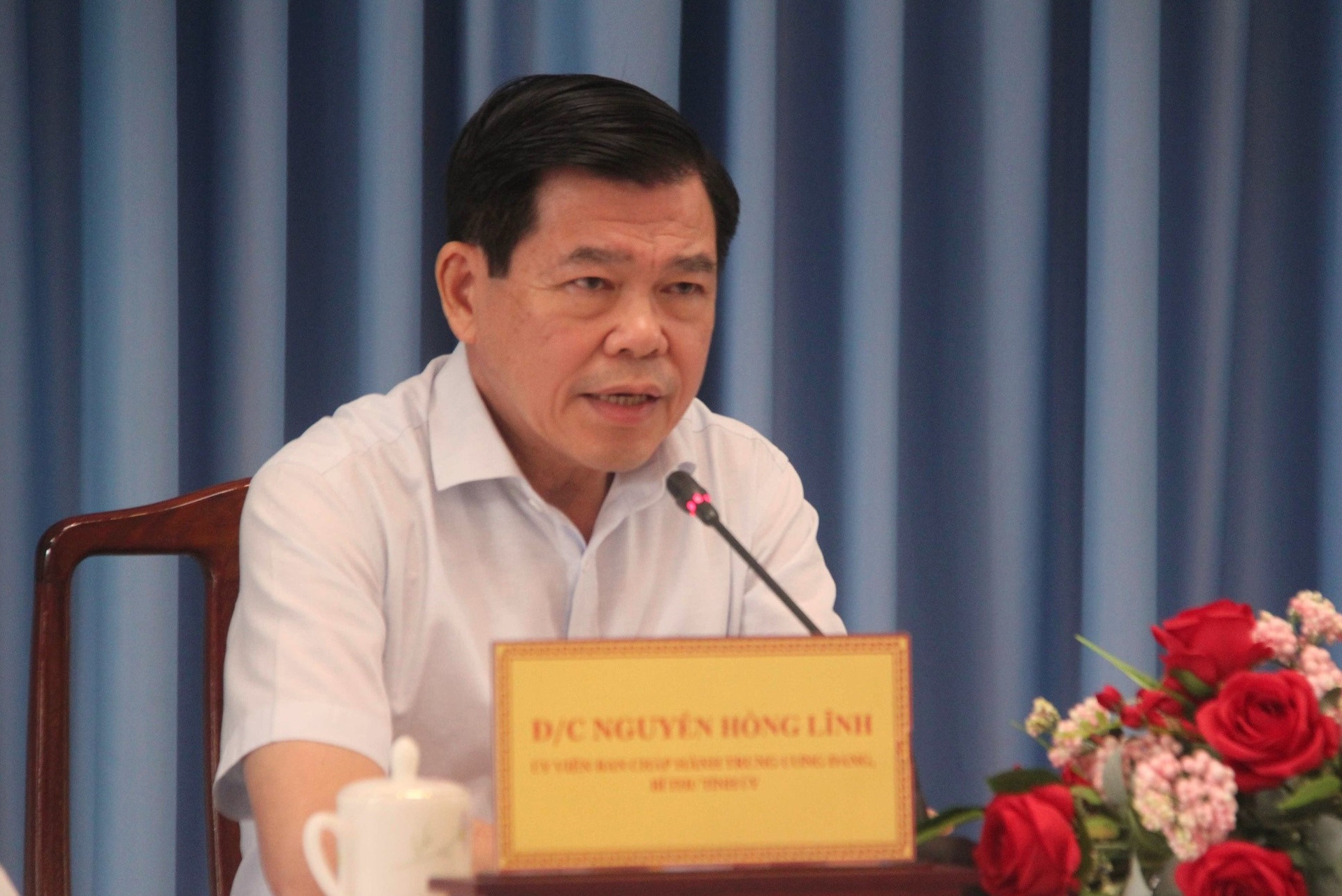 Bí thư Tỉnh ủy Đồng Nai Nguyễn Hồng Lĩnh chỉ đạo tại cuộc họp.