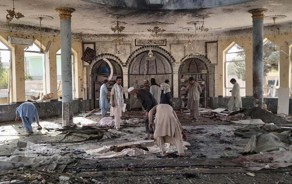Vụ đánh bom xé nát nhà thờ Hồi giáo Gozar-e-Sayed Abad ở tỉnh Kunduz, khiến ít nhất 46 người dân vô tội thiệt mạng. Ảnh: AP.