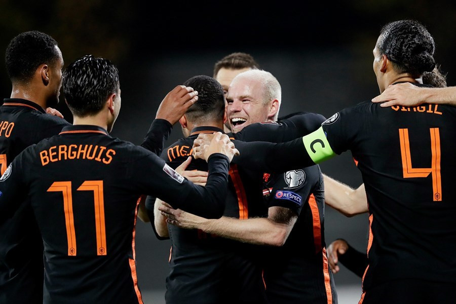 Davy Klaassen ghi bàn duy nhất giúp Hà Lan vượt qua Latvia.