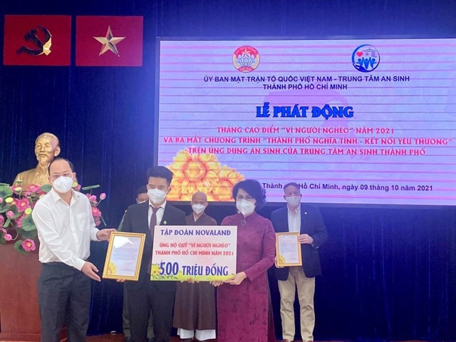 Tập đoàn Novaland trao 500 triệu đồng cho UBMTTQ Việt Nam TPHCM 