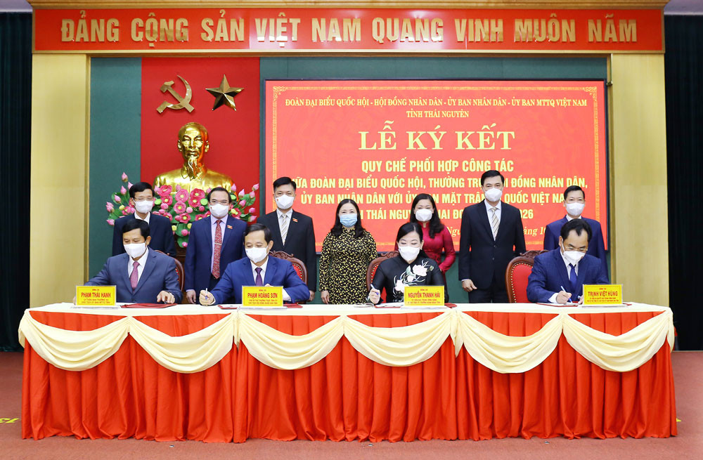 Thường trực HĐND, UBND, Đoàn đại biểu Quốc hội tỉnh Thái Nguyên và Ủy ban MTTQ tỉnh tổ chức ký kết Quy chế phối hợp công tác giai đoạn 2021-2026.