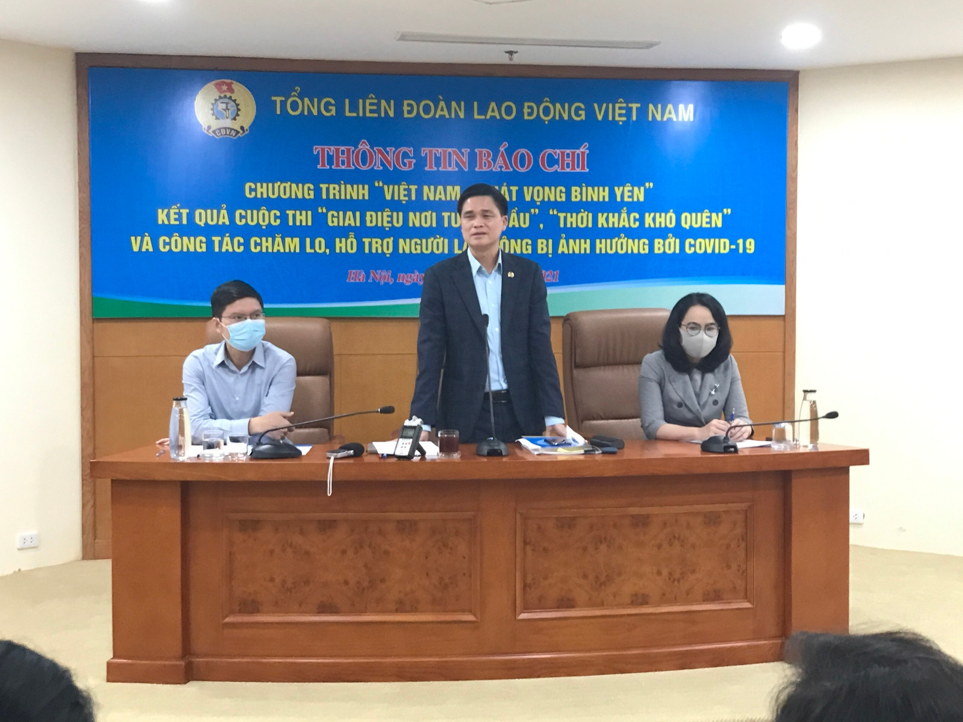 Phó Chủ tịch Ngọ Duy Hiểu phát biểu tại buổi họp báo. 