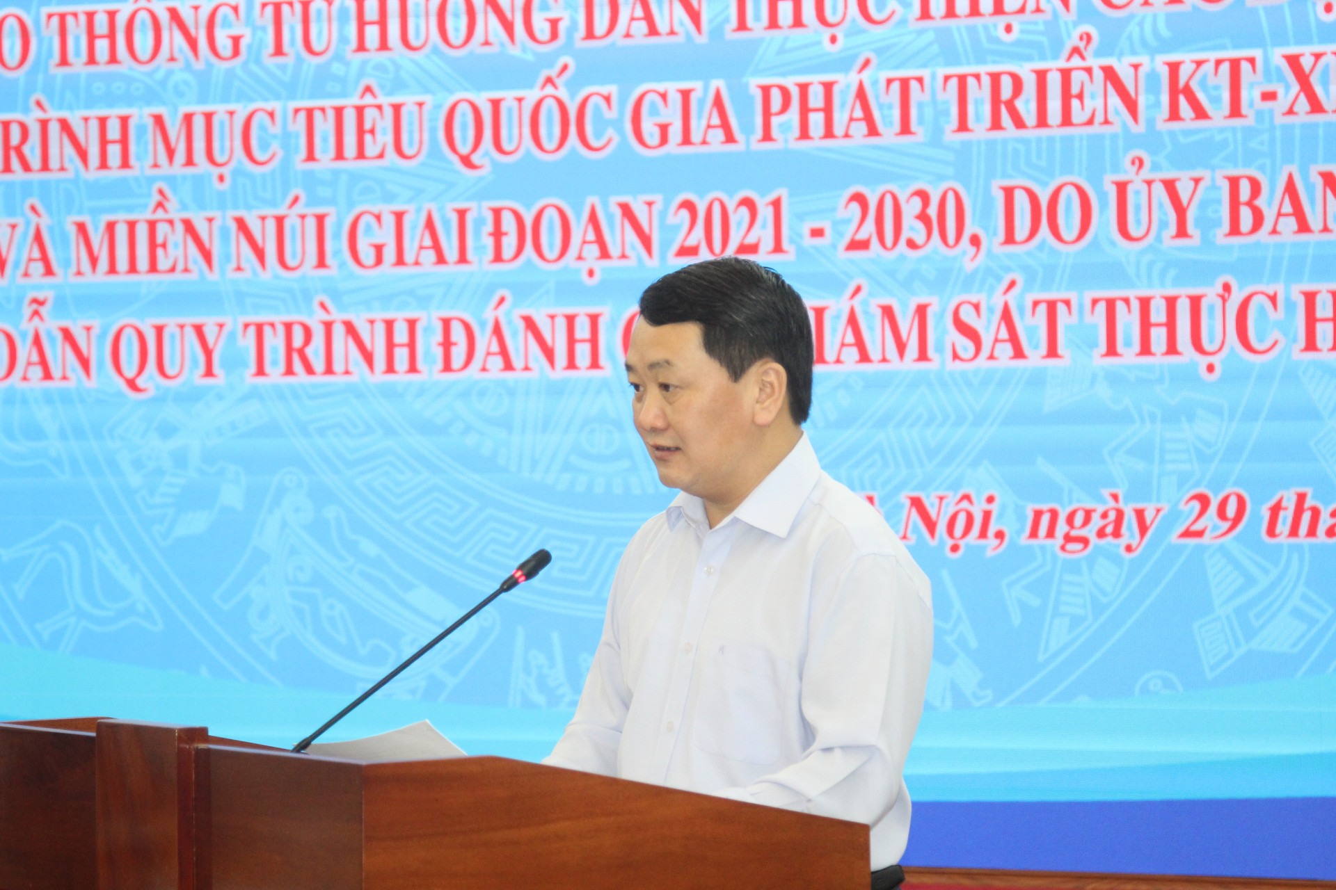 Ông Hầu A Lềnh, Bộ trưởng, Chủ nhiêm Ủy ban Dân tộc phát biểu tại hội thảo. 