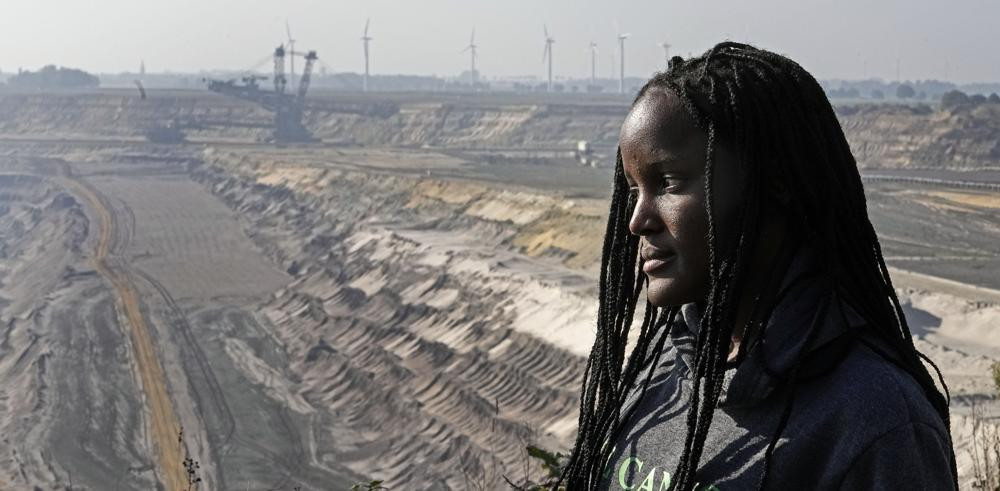 Nhà hoạt động khí hậu Vanessa Nakate tại mỏ than lộ thiên Garzweiler ở Luetzerath, miền Tây nước Đức. Ảnh: AP.
