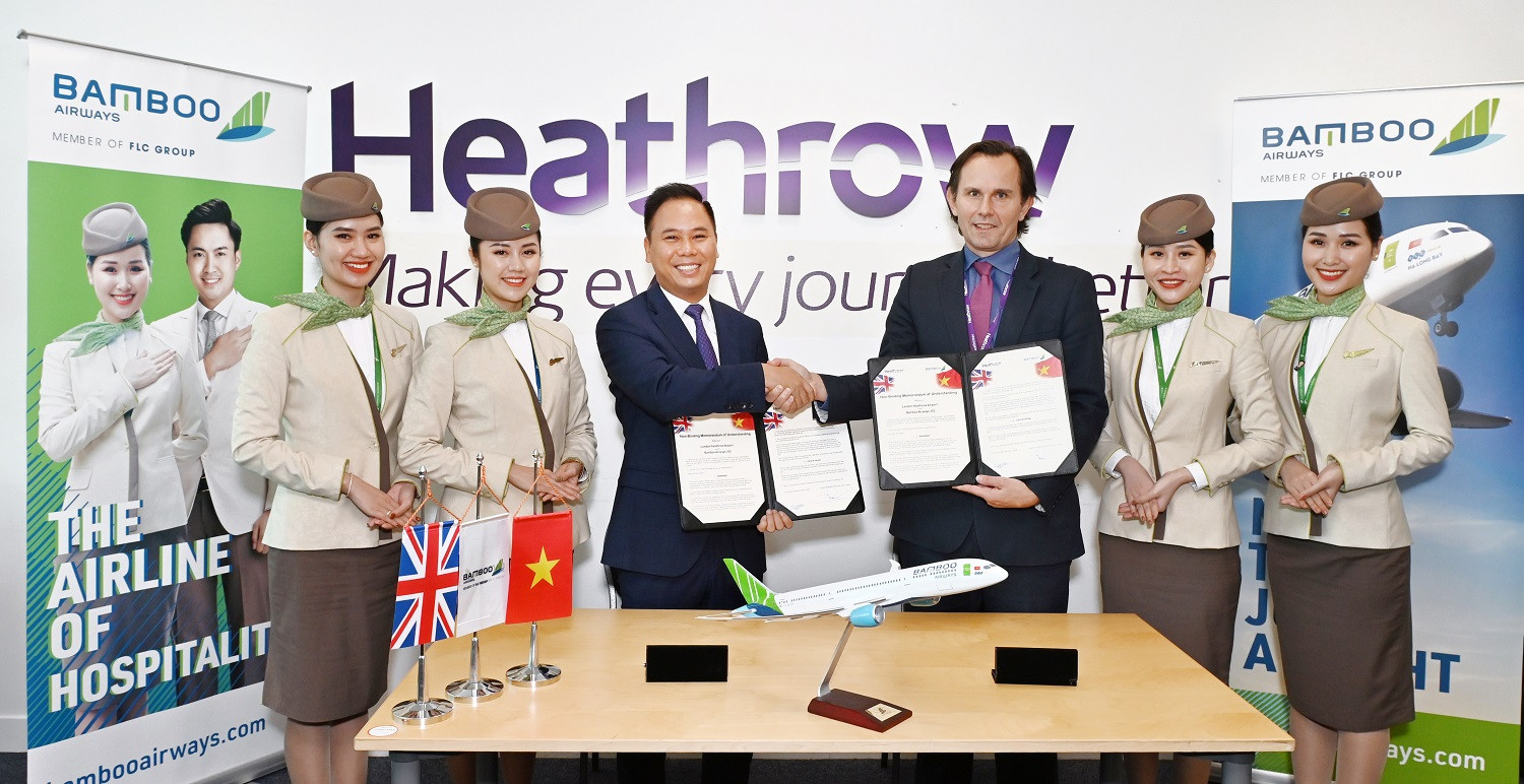 Đại diện Bamboo Airways và sân bay Heathrow trong khuôn khổ Lễ ký Biên bản hợp tác chiến lược giữa hai bên.