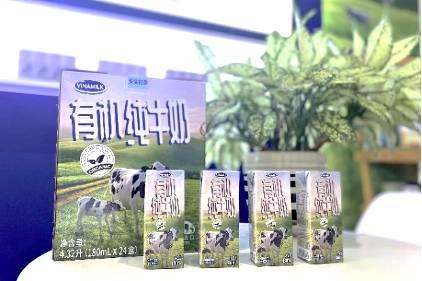 Sữa tươi Vinamilk Organic là sản phẩm nổi bật được giới thiệu tại triển lãm FHC Thượng Hải 2021 nhờ sở hữu “tiêu chuẩn kép” là Organic Châu Âu và Organic Trung Quốc