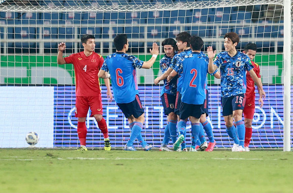 Tuyển Nhật Bản cụ thể hóa đẳng cấp của mình bằng bàn mở tỉ số trận đấu