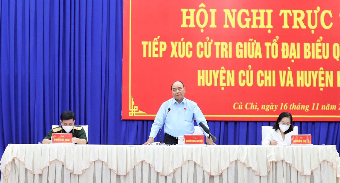 Chủ tịch nước Nguyễn Xuân Phúc phát biểu tiếp thu ý kiến của cử tri hai huyện Hóc Môn, Củ Chi ngày 16/11. (Ảnh: M.H)