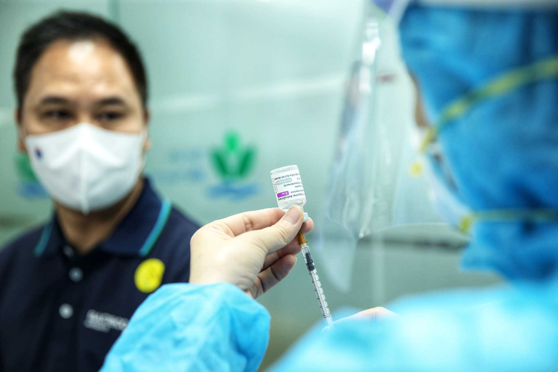 Tỉ lệ tiêm chủng vaccine Covid-19 cao là điều kiện quan trọng cho phép Việt Nam mở cửa trở lại các đường bay quốc tế