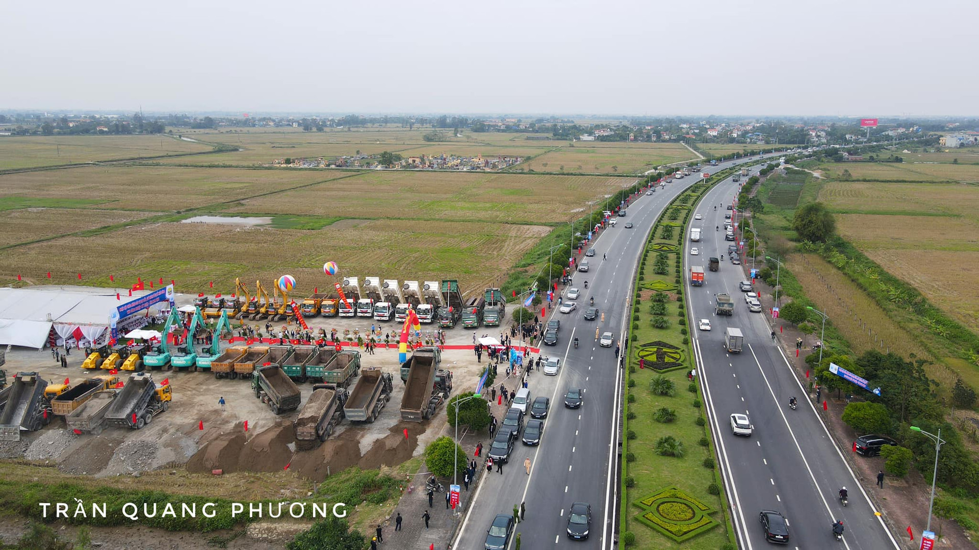 Ngày 25/11 vừa qua, Khu Công nghiệp Mỹ Thuận, rộng hơn 150 ha, nằm ven đại lộ Thiên Trường, nối Hà Hà-Nam Định đã được nhà đầu tư hạ tầng Công ty Cổ phần xây dựng hạ tầng Đại Phong khởi công xây dựng. Ảnh Trần Quang Phương.