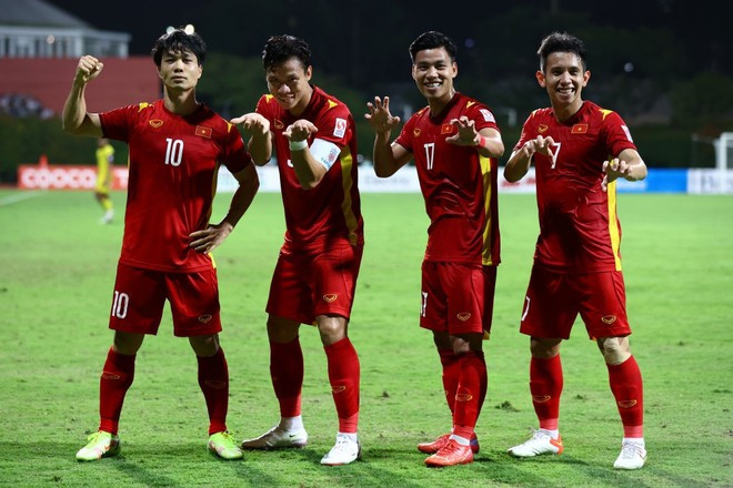 Sự vượt trội về đẳng cấp giúp tuyển Việt Nam dễ dàng dẫn trước 2 bàn ngay trong hiệp đấu đầu tiên