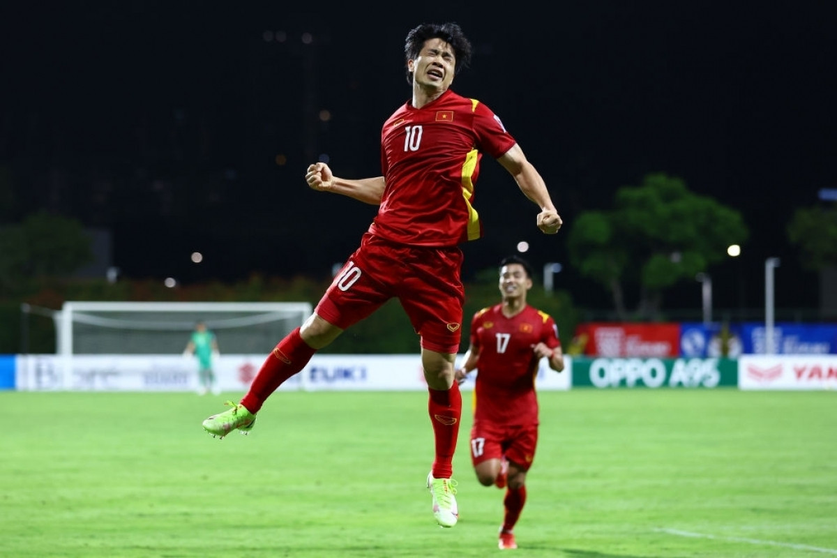 Công Phượng cũng tỏa sáng với bàn nâng tỉ số lên 2-0 sau hàng loạt những pha bóng kỹ thuật của tuyển Việt Nam