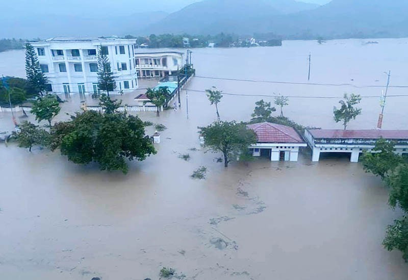 Lũ lụt nghiêm trọng gây ngập lụt nhiều nơi tại tỉnh Phú Yên.
