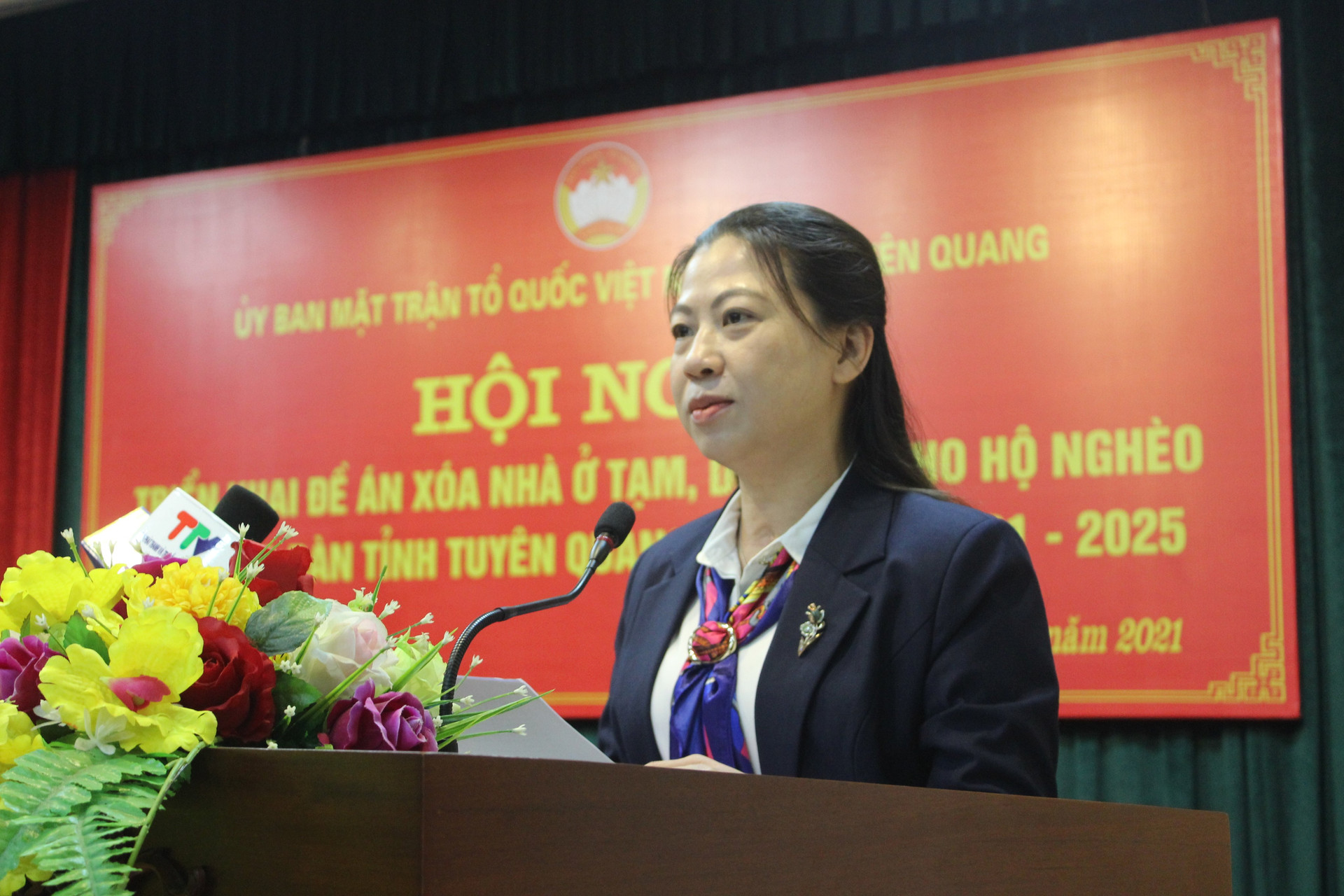 Bà Lê Thị Kim Dung, Phó Bí thư Thường trực Tỉnh ủy, Chủ tịch HĐND tỉnh phát biểu tại hội nghị. 