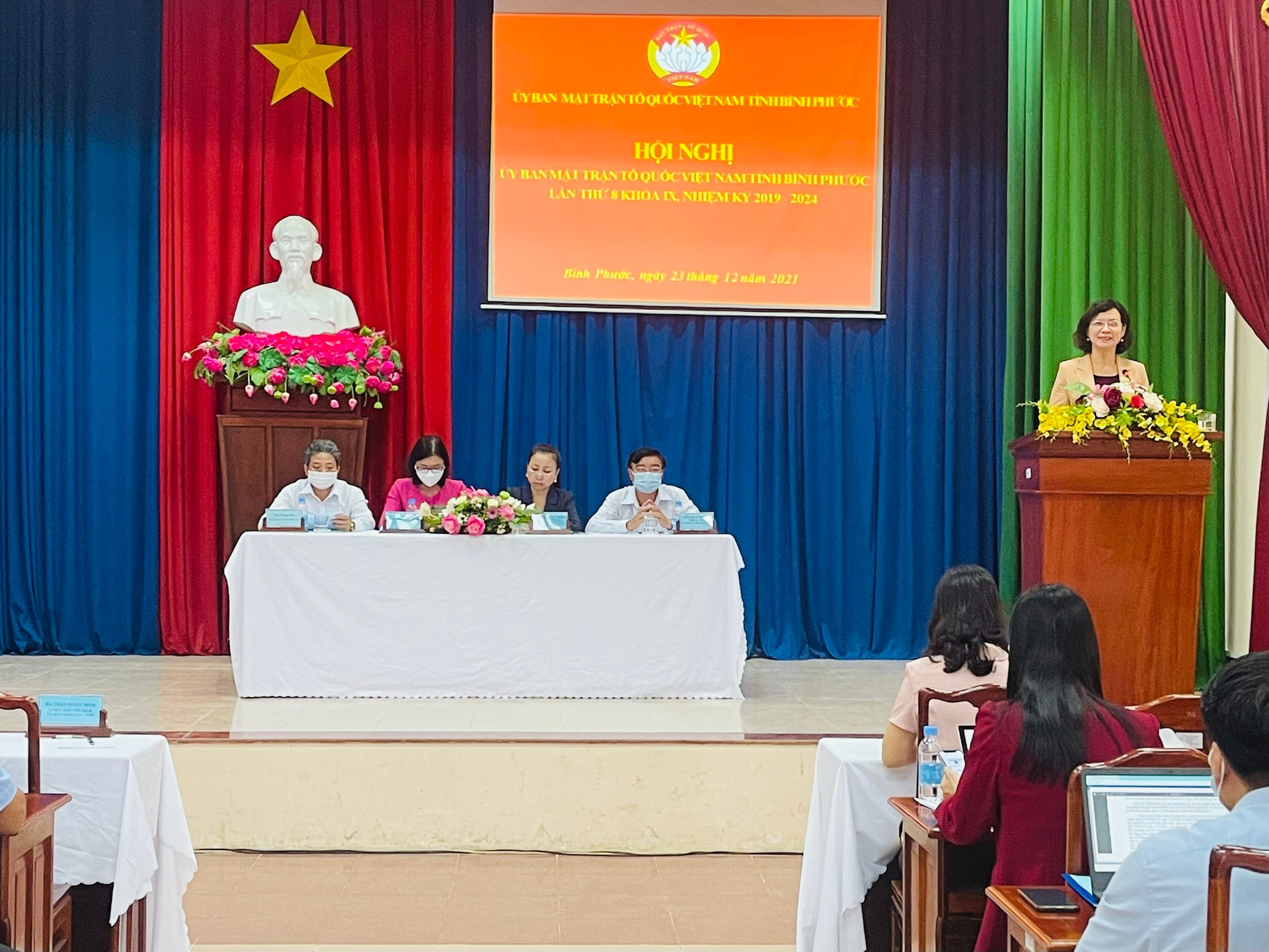 Bà Trần Tuyết Minh, Ủy viên Ban thường vụ Tỉnh ủy, Phó Chủ tịch UBND tỉnh phát biểu tại hội nghị.