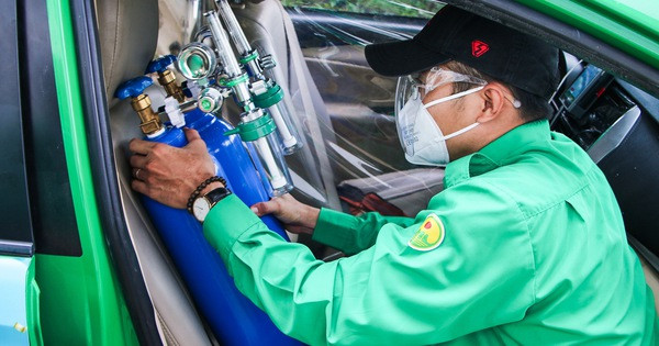 TP HCM từng có những biệt đội taxi cấp cứu được trang bị bình oxy.