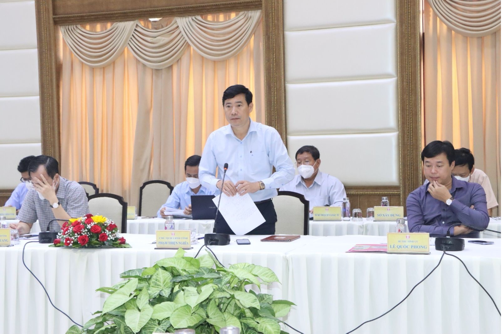 Chủ tịch Ủy ban nhân dân tỉnh Đồng Tháp Phạm Thiện Nghĩa phát biểu tại buổi báo cáo