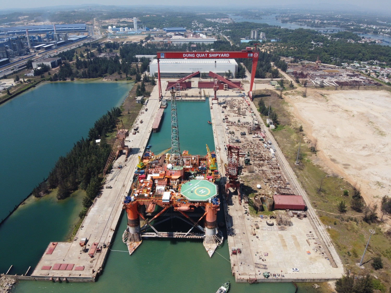 Toàn cảnh Nhà máy đóng tàu Dung Quất - DQS.