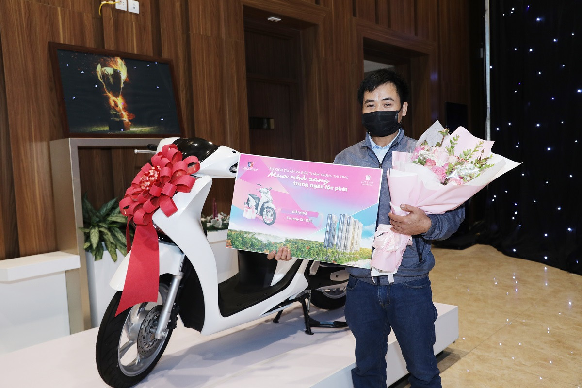 Anh Khánh – chủ nhân của giải thưởng xe máy SH125i CBS trị giá 95 triệu đồng.