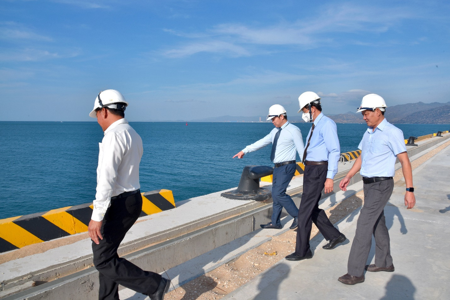 Ông Nguyễn Tâm Thịnh – Chủ tịch HĐQT Trungnam Group chia sẻ tiến độ thi công của dự án cảng Cà Ná.