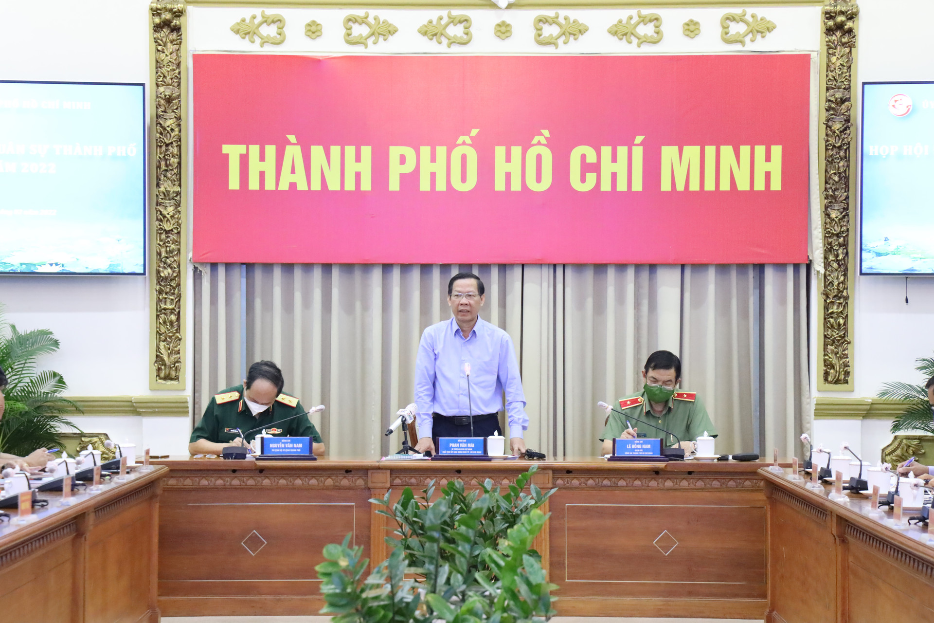 Chủ tịch UBND TP HCM Phan Văn Mãi chủ trì, phát biểu chỉ đạo tại phiên họp.