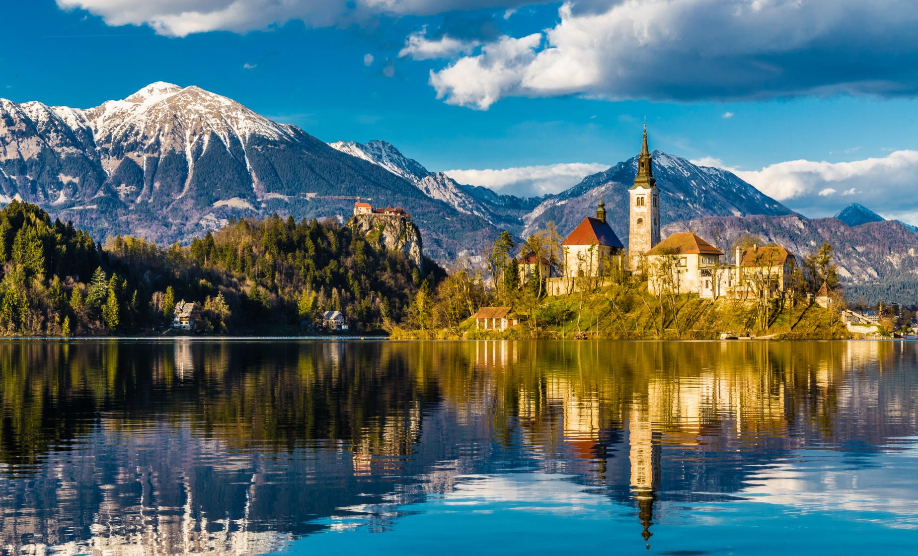 Hồ Bled ở Slovenia. Ảnh: CNN.