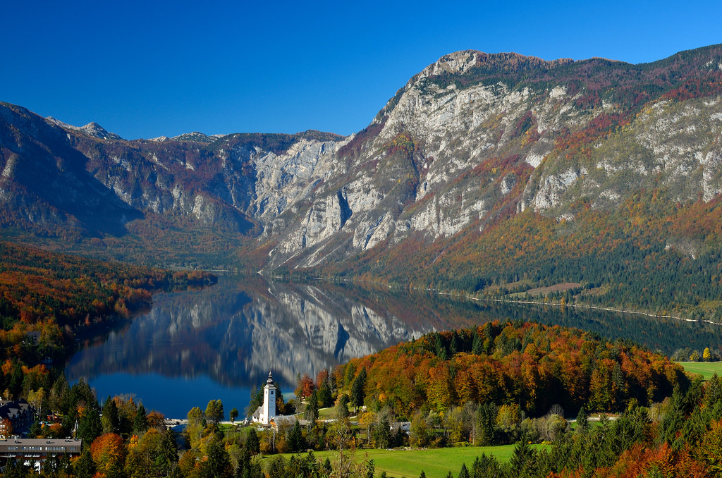 Vẻ đẹp của hồ Bohinj ở Slovenia. Ảnh: CNN.