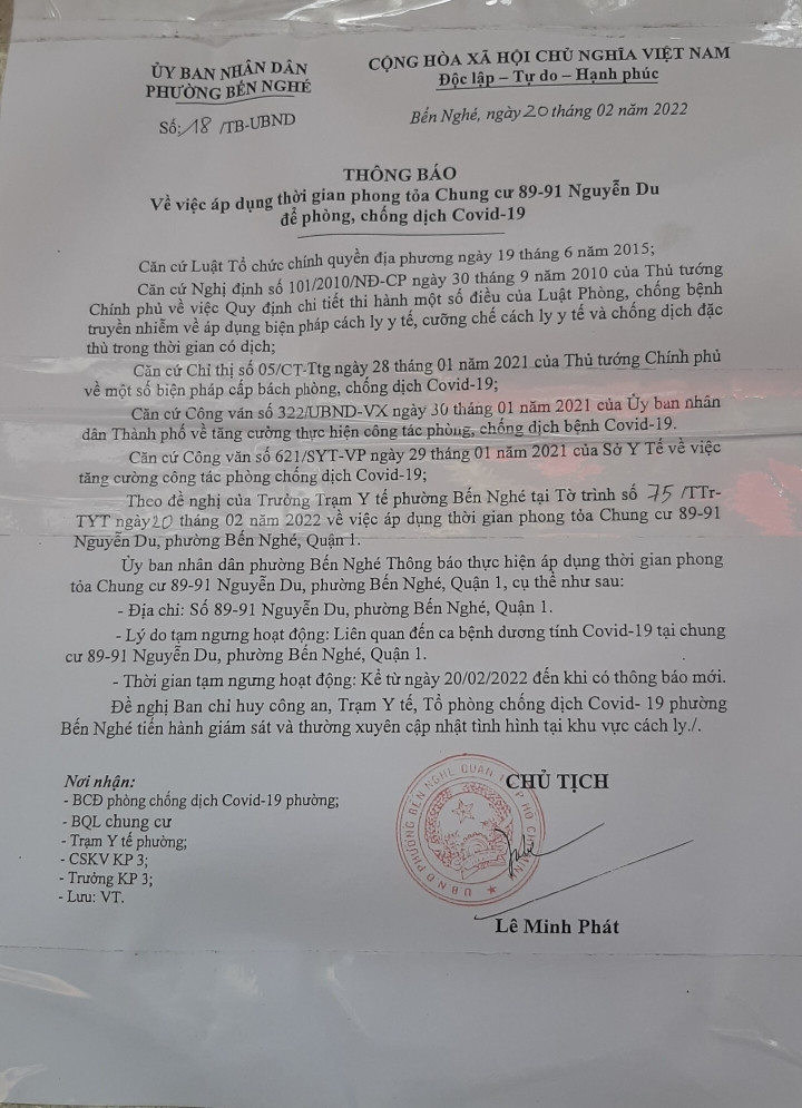 Hiện chính quyền đã dỡ bỏ phong tỏa tạm thời sau thông báo phong tỏa chung cư 89 - 91 Nguyễn Du của UBND phường Bến Nghé vào cùng ngày 21/2. 