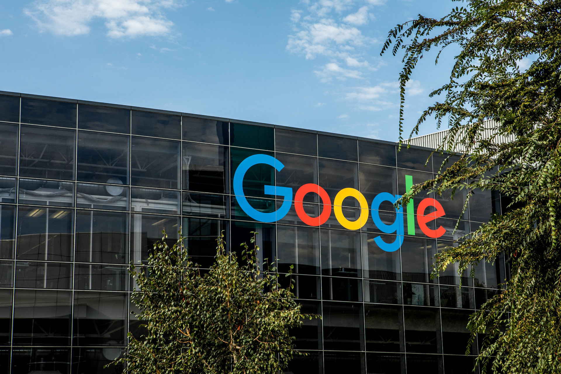 Google có kế hoạch thay đổi theo dõi ứng dụng Android trong một nỗ lực để cải thiện quyền riêng tư của người dùng. Ảnh: NY Times.
