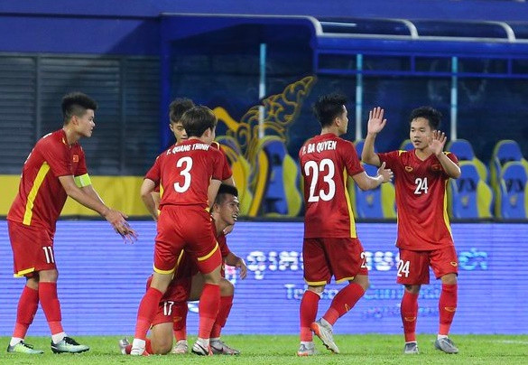 Các cầu thủ U23 Việt Nam ăn mừng bàn thắng mở tỉ số