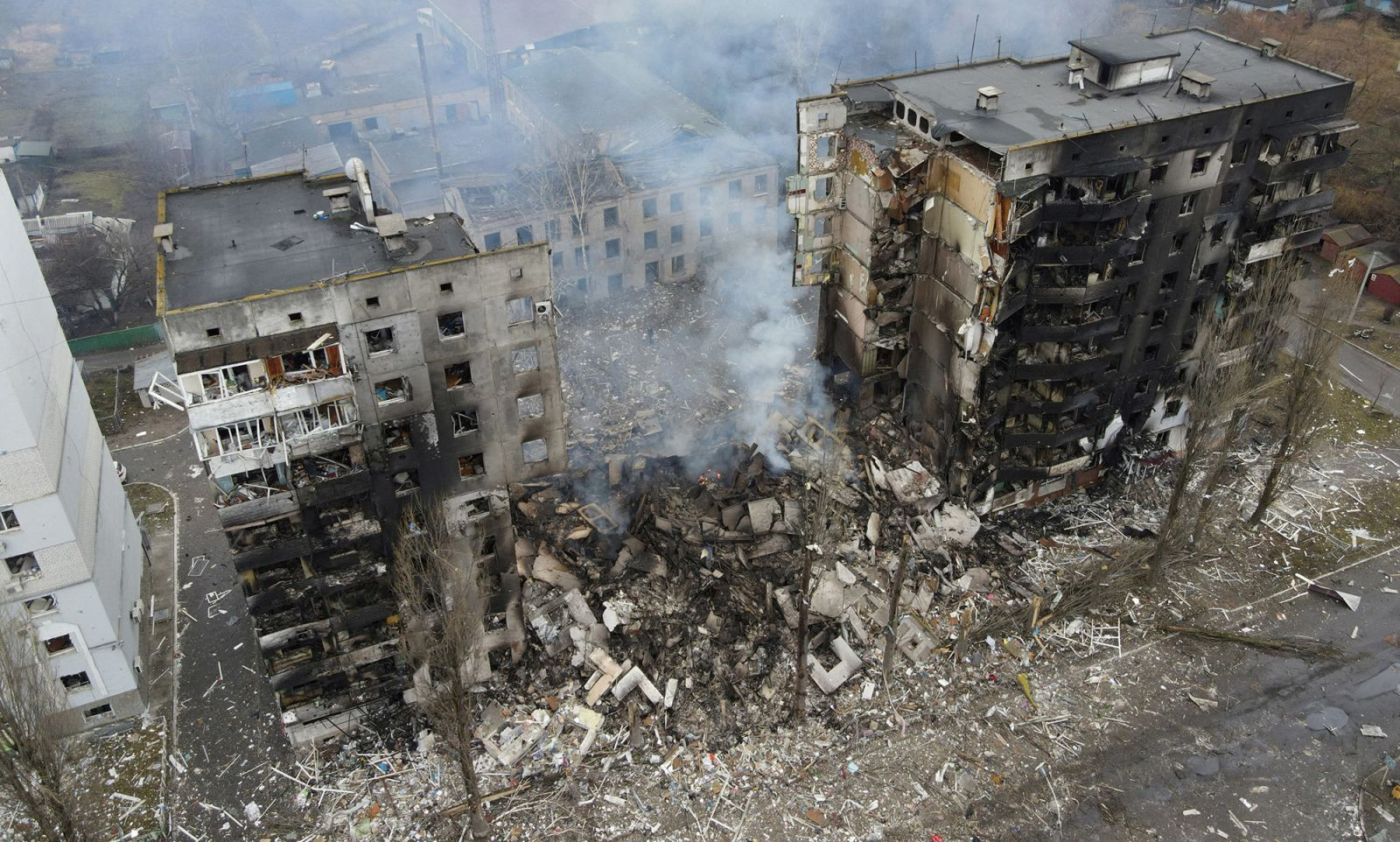 Một tòa nhà bị phá hủy ở khu vực Borodyanka, Ukraine. Ảnh: CNN.