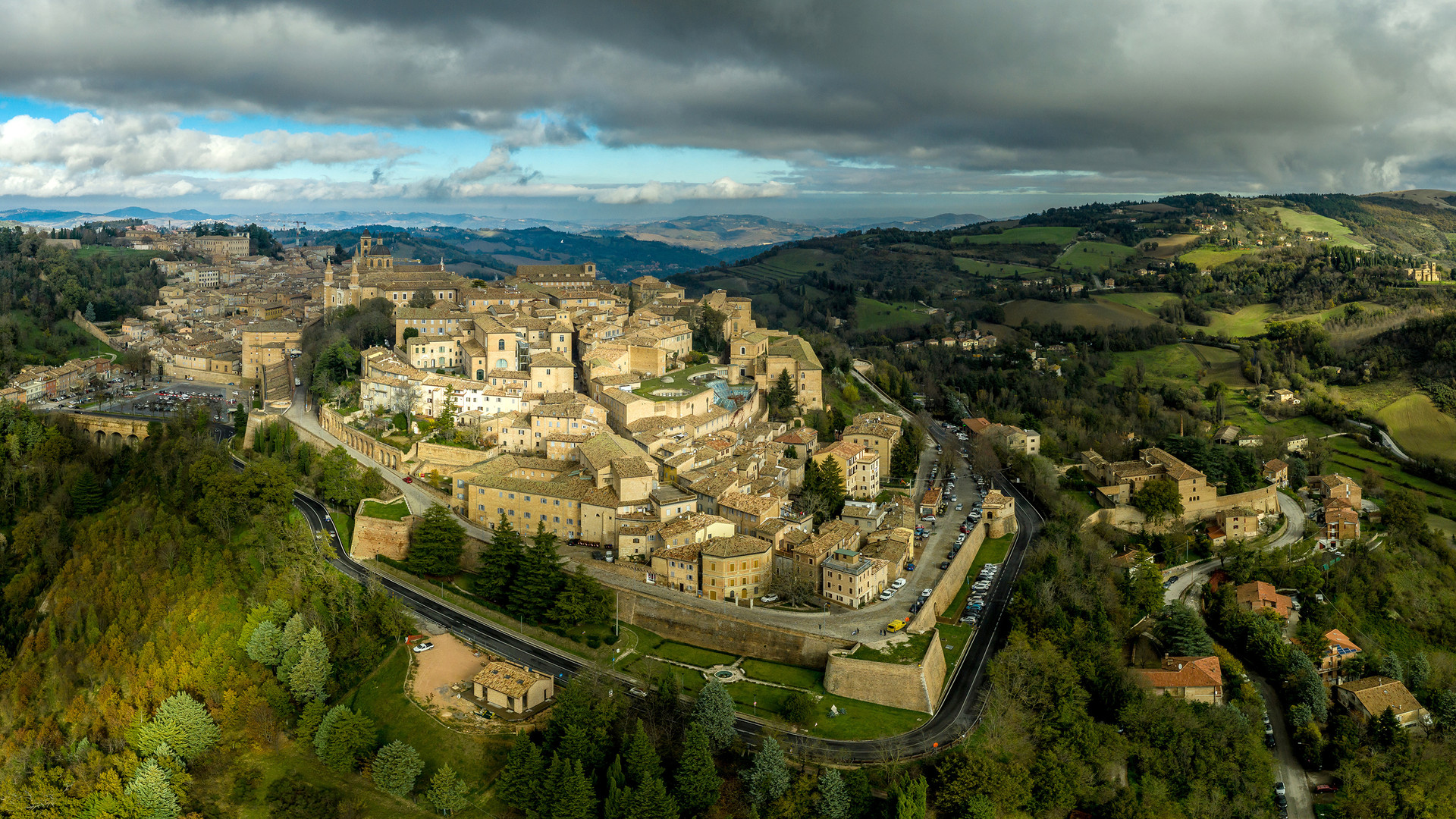 Thành phố Urbino hầu như không thay đổi kể từ thế kỷ 15. Ảnh: CNN.