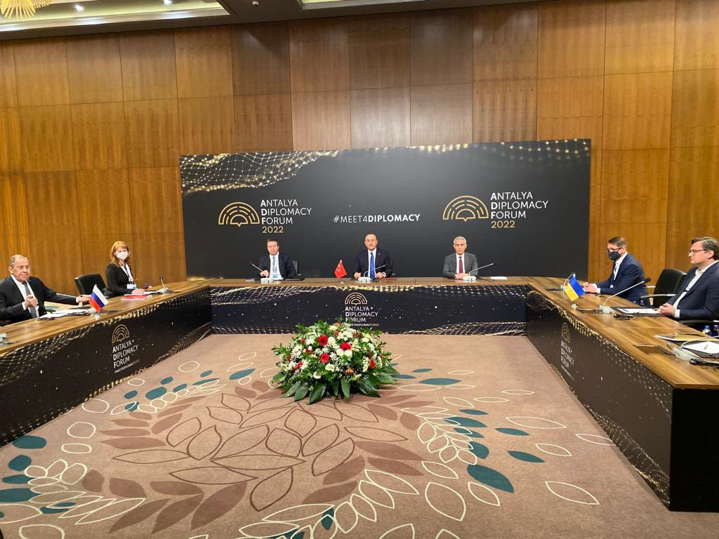 Cuộc gặp giữa Ngoại trưởng Ukraine, Thổ Nhĩ Kỳ và Liên bang Nga đã bắt đầu tại Antalya, Thổ Nhĩ Kỳ. Ảnh: Twitter.