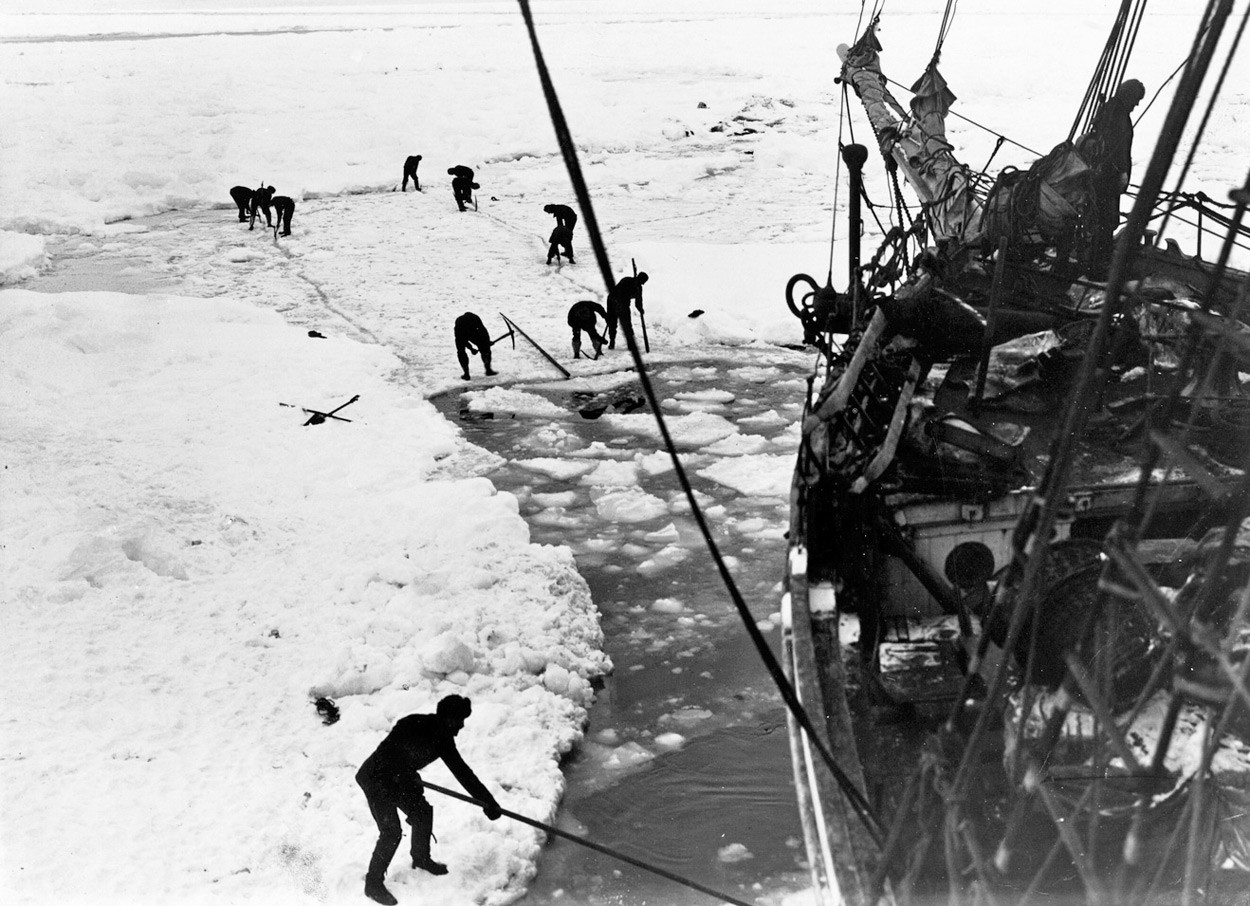 Nỗ lực giải cứu tàu HMS Endurance khỏi băng vào tháng 2/1915. Ảnh: Antarctica.