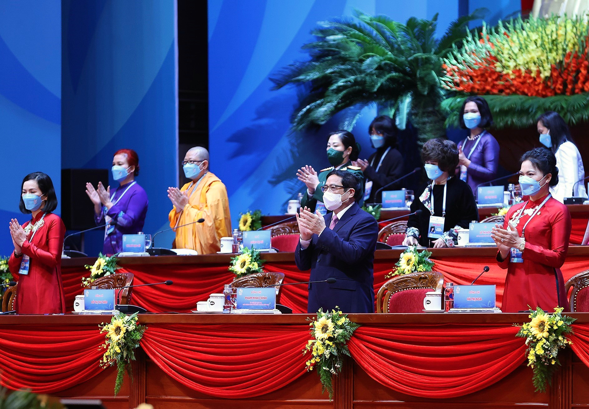 Thay mặt lãnh đạo Đảng, Nhà nước, Thủ tướng Phạm Minh Chính tham gia Đoàn Chủ tịch Đại hội.