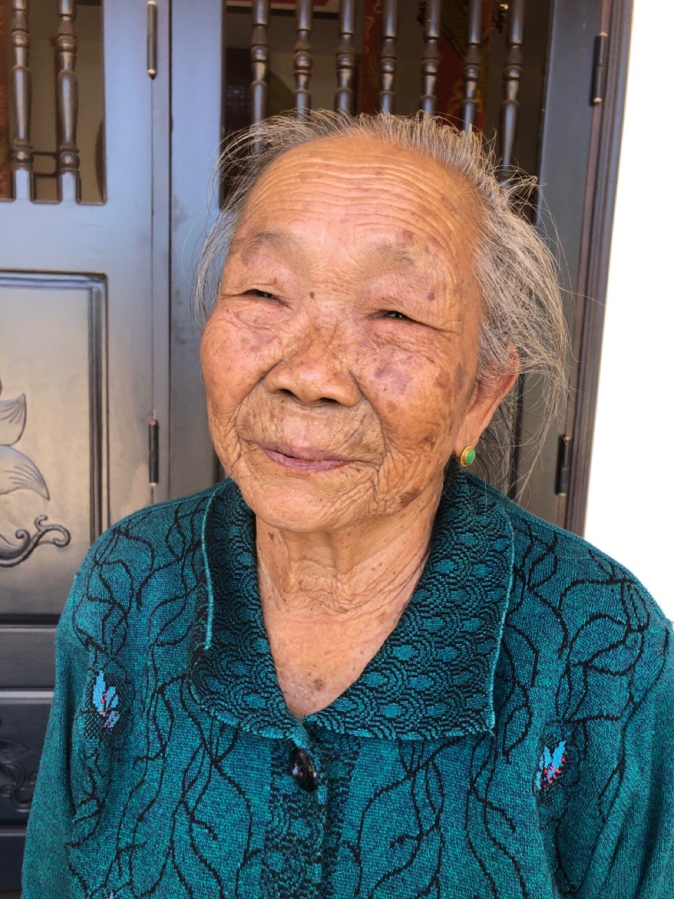 Mẹ Việt Nam Anh hùng Võ Thị Hường, 86 tuổi  – nguyên là điệp báo viên an ninh hoạt động nội thành của Ban An ninh Đắk Lắk (tiền thân của Ty công an Đắk Lắk sau này) 