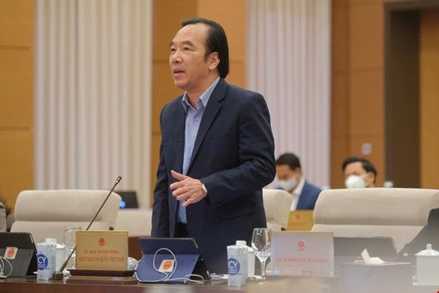 Phó Chủ tịch UBTƯ MTTQ Việt Nam Ngô Sách Thực phát biểu tại phiên họp.