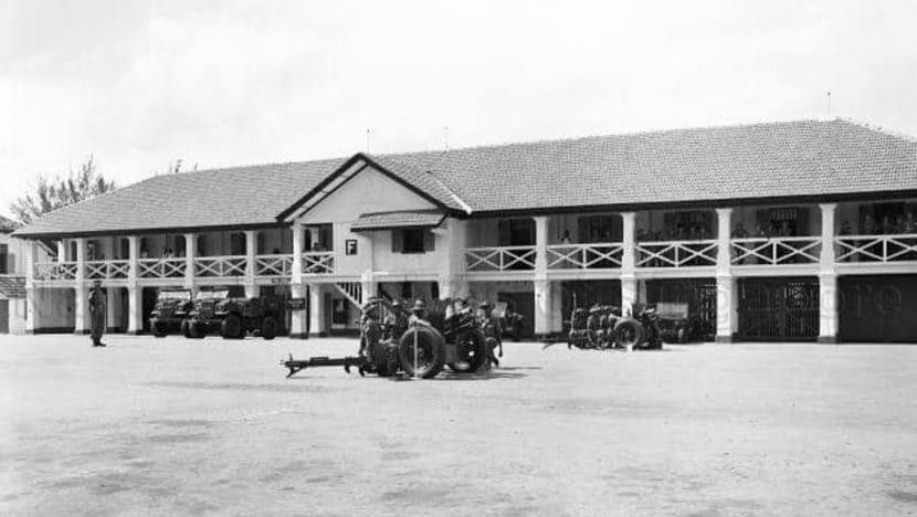 Các binh sĩ của trung đoàn pháo binh tại một cuộc duyệt binh ở Sentosa năm 1950. Ảnh: CNA.