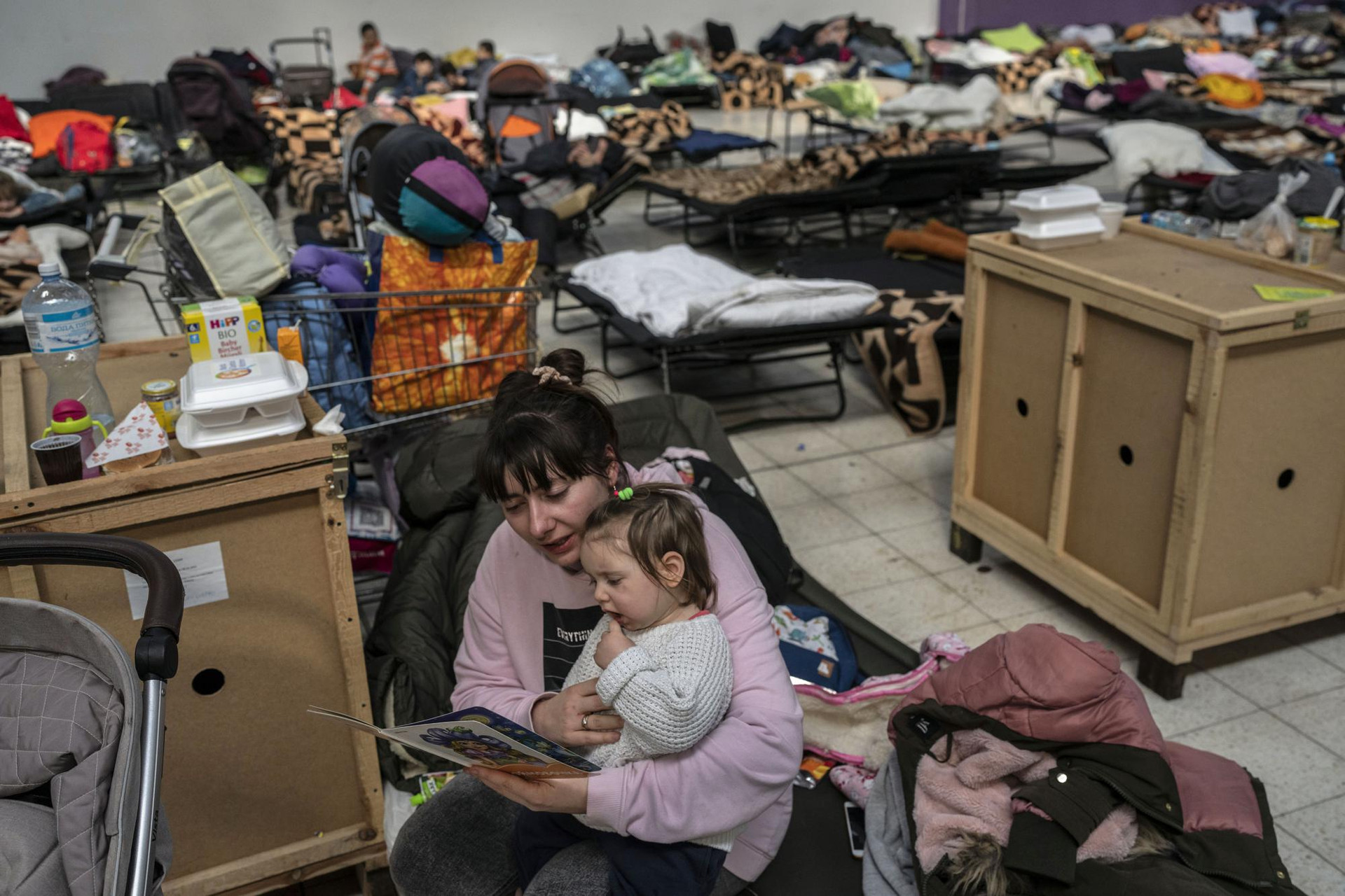 Một trung tâm tị nạn ở Korczowa, Ba Lan. Ảnh: AP.