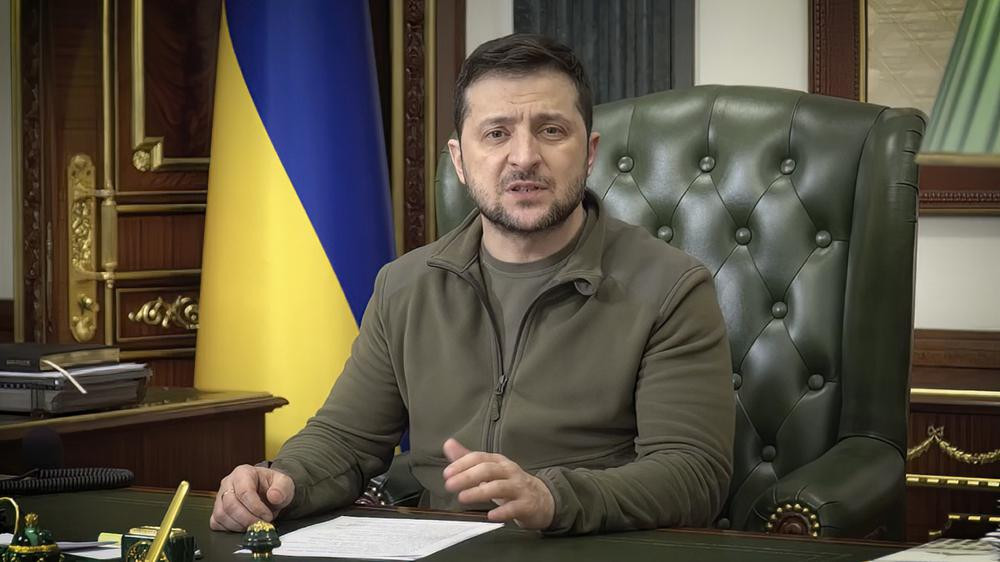 Hình ảnh từ video do Văn phòng Báo chí Tổng thống Ukraine cung cấp, Tổng thống Volodymyr Zelenskyy đang phát biểu tại thủ đô Kiev, Ukraine. Ảnh: AP.